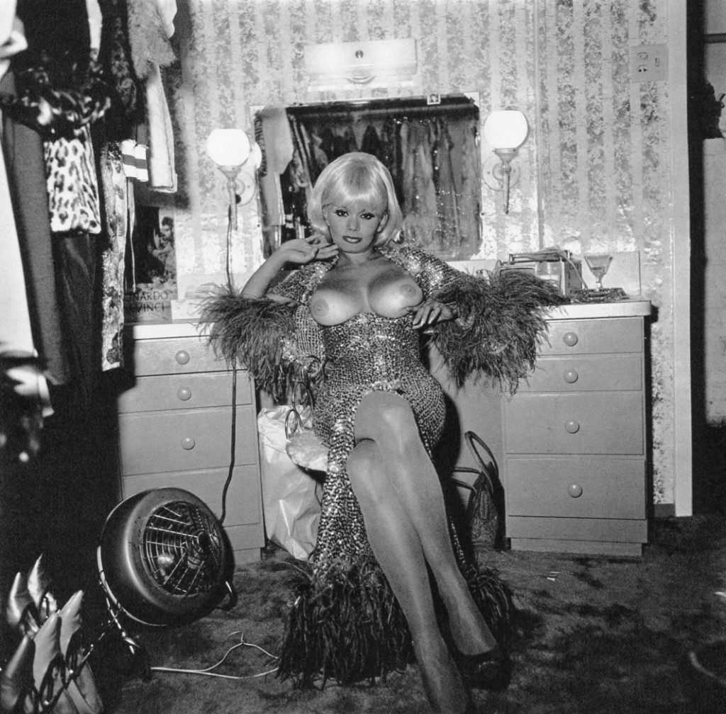 Diane Arbus photography, woman posing topless in chair