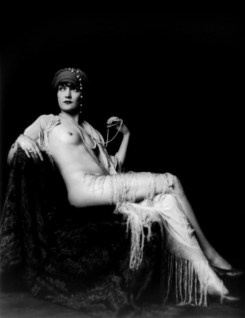 Alfred Cheney Johnston photography, ziegfeld girl posing naked with pearls