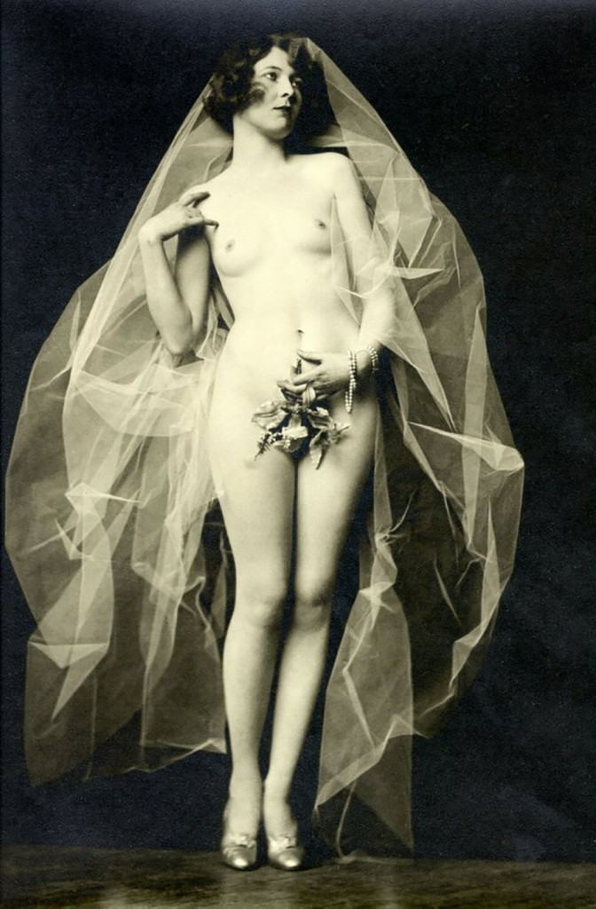 Alfred Cheney Johnston photography, ziegfeld girl posing naked with vail