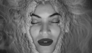 beyonce in water with red lips