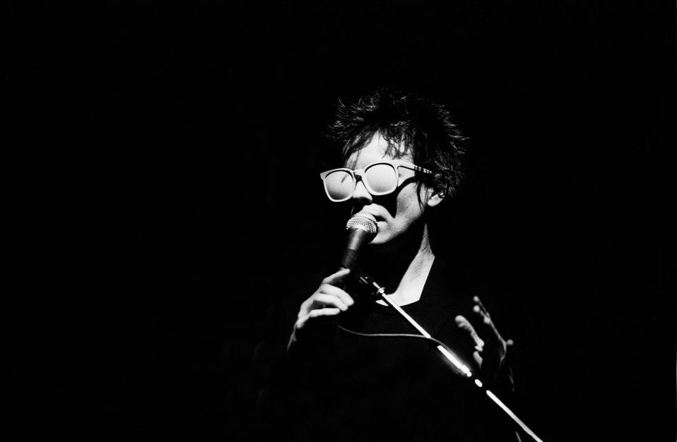 American musician Laurie Anderson performs on stage at Park West, Chicago, Illinois, May 19, 1982. (Photo by Paul Natkin/Getty Images)