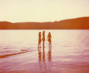 Olivia Bee: Kids in Love book, three girls standing on the beach