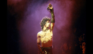 INGLEWOOD, CA - FEBRUARY 19: Prince performs live at the Fabulous Forum on February 19, 1985 in Inglewood, California. (Photo by Michael Ochs Archives/Getty Images)