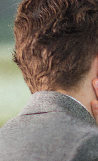 cafe society movie directed by woody allen Jesse Eisenberg and Kristen Stewart kissing