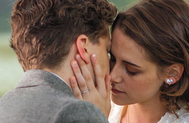 cafe society movie directed by woody allen Jesse Eisenberg and Kristen Stewart kissing