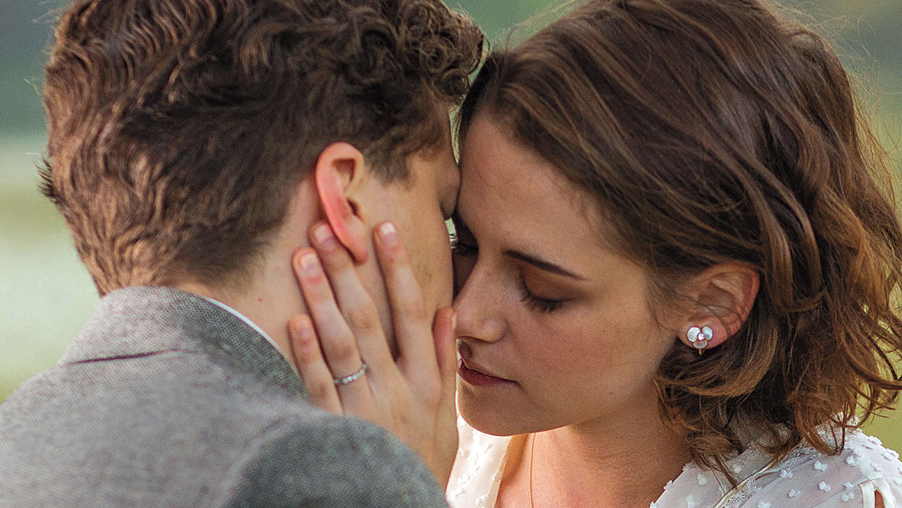 cafe society movie directed by woody allen Jesse Eisenberg and Kristen Stewart kissing