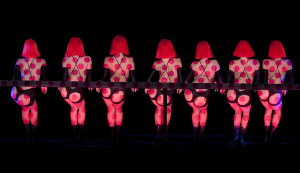 crazy horse, dancers with pink wigs and polka dots on their bodies