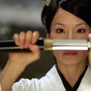 lucy liu holding a sword, kill bill