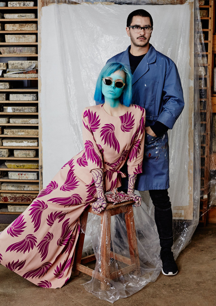 08_f3_haute_a_porter_filep_motwary_modemuseum_hasselt_portrait_of_the_curator_filep_motwary_with_ola_rudnicka_wearing_dries_van_noten_ss2016_photo_rene_habermacher_yatzer