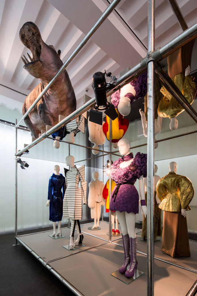12_s4_haute_a_porter_filep_motwary_modemuseum_hasselt_photo_kristof_vrancken_yatzer_0
