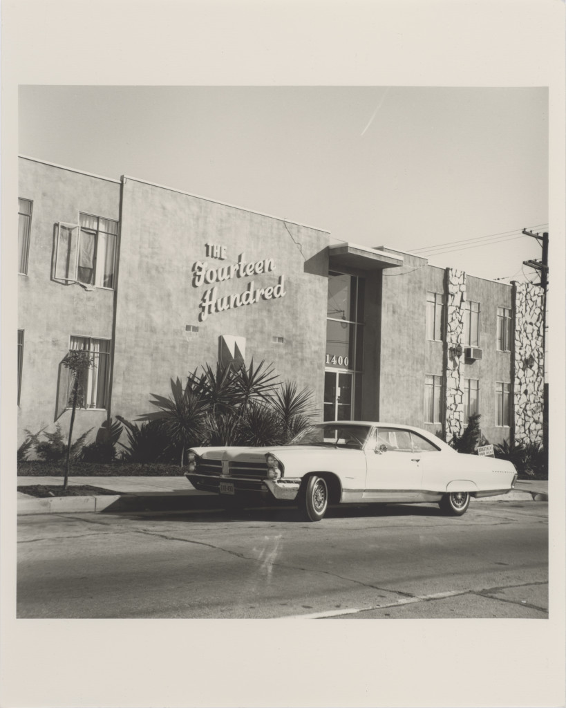 Busted Glass (2014), by Ed Ruscha. Dry pigment and acrylic on paper, 15 x 22.375 inches. Fine Arts Museums of San Francisco. © Ed Ruscha.