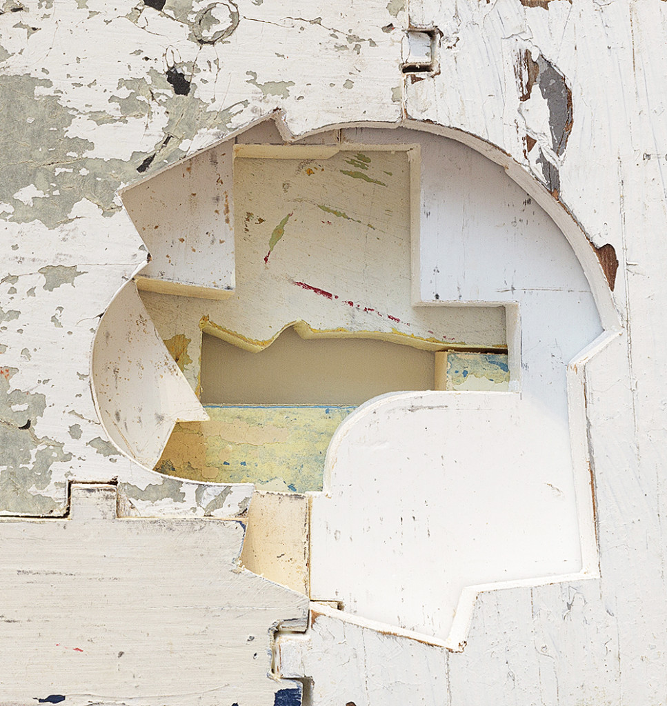 Looking Into Snow (2015), by Mike Wright. Found painted wood, 5 x 5 x 3 inches. Private collection. © Mike Wright. Photo: Courtesy Alden Gallery, Provincetown, MA.