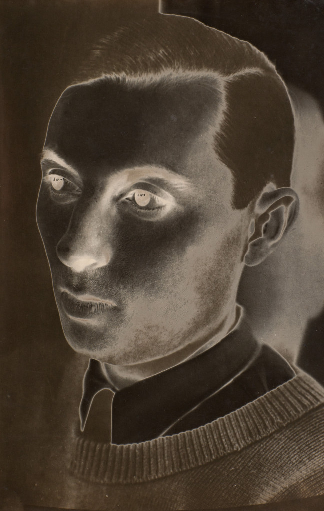 Solarised man by Maurice Tabard (1930). Photograph, gelatin silver print on paper. 248 x 165 mm. 