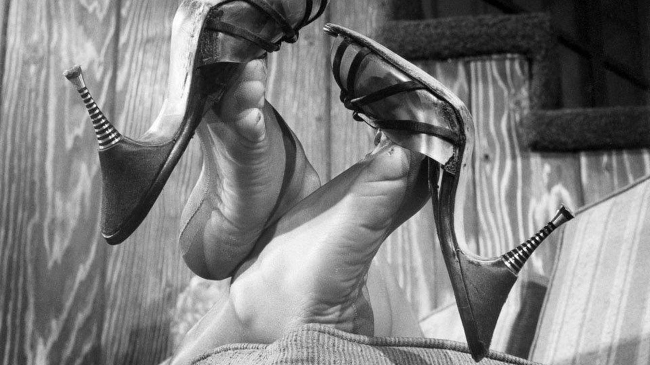 Unknown Model on the Couch (1971) by Elmer Batters.