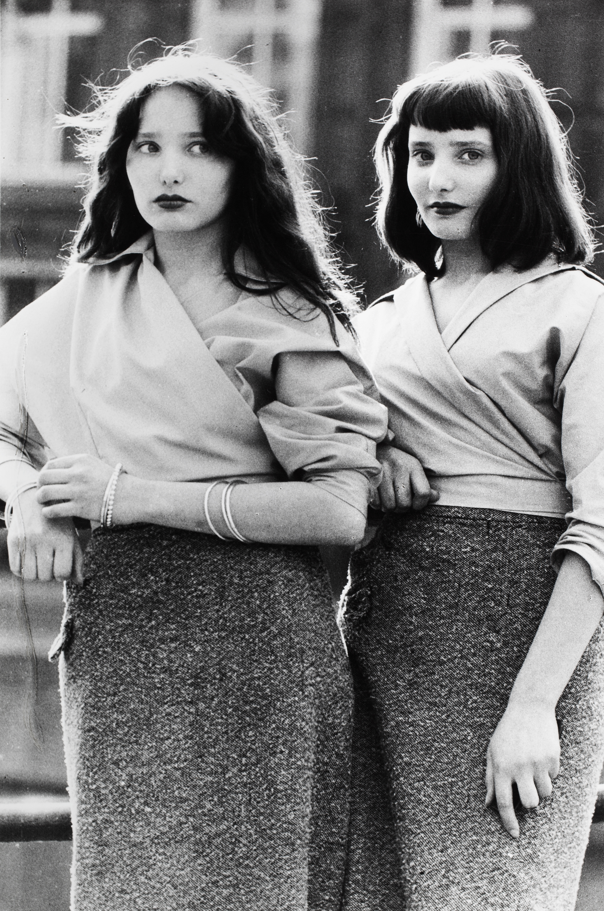 Twins at the Nieuwmarkt (1956) by Ed van der Elsken. Nederlands Fotomuseum / © Ed van der Elsken / Collection Stedelijk Museum Amsterdam.