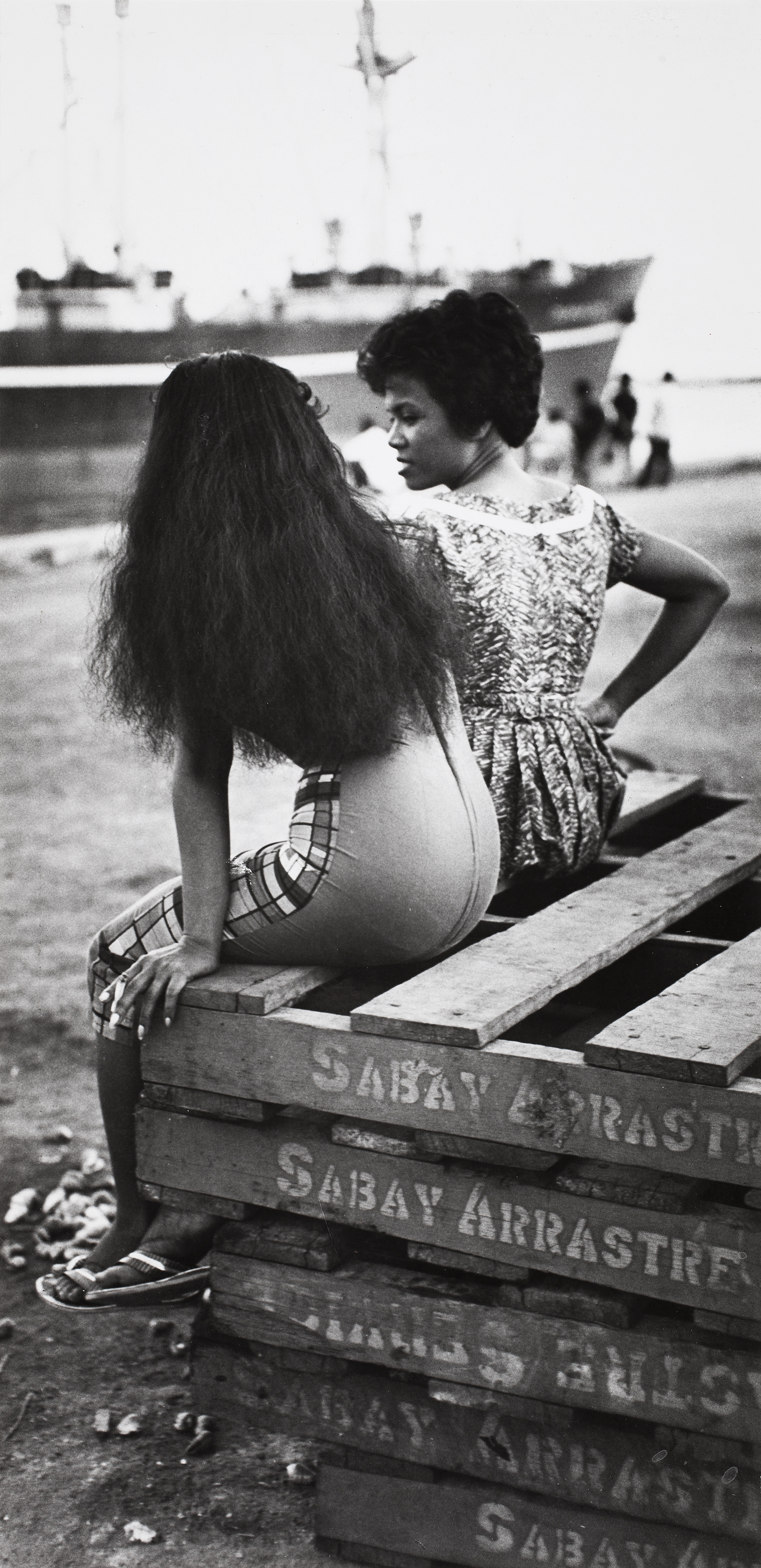 Bargirls, Cebu, Filippijnen (1960) by Ed van der Elsken. Nederlands Fotomuseum / © Ed van der Elsken / Collection Stedelijk Museum Amsterdam. 