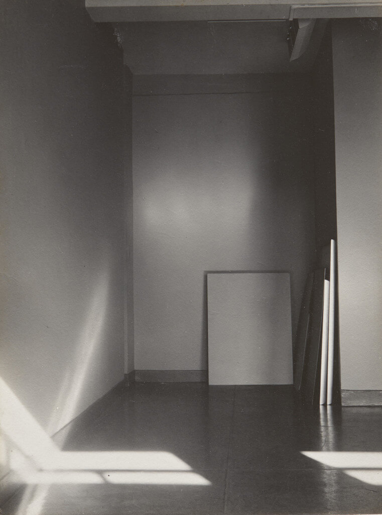 Walls, An American Place, New York, (1940s). Photo by Dorothy Norman. Gelatin silver print, Image/Sheet/Mount: 3 7/8 x 2 15/16 inches. Philadelphia Museum of Art, From the Collection of Dorothy Norman, 1980. 