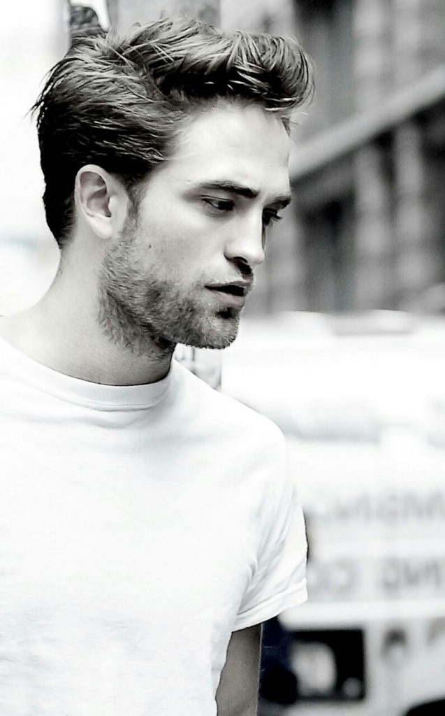 rob pattinson wearing a classic white t-shirt