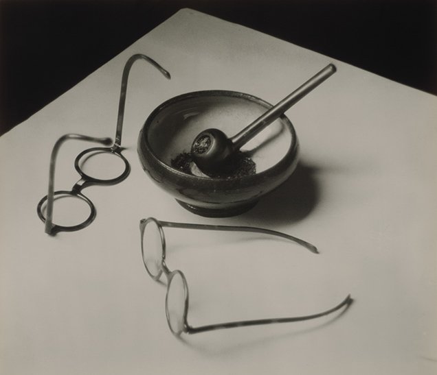 Andre Kertesz - Mondrians Eyeglasses and Pipe, Paris 1926