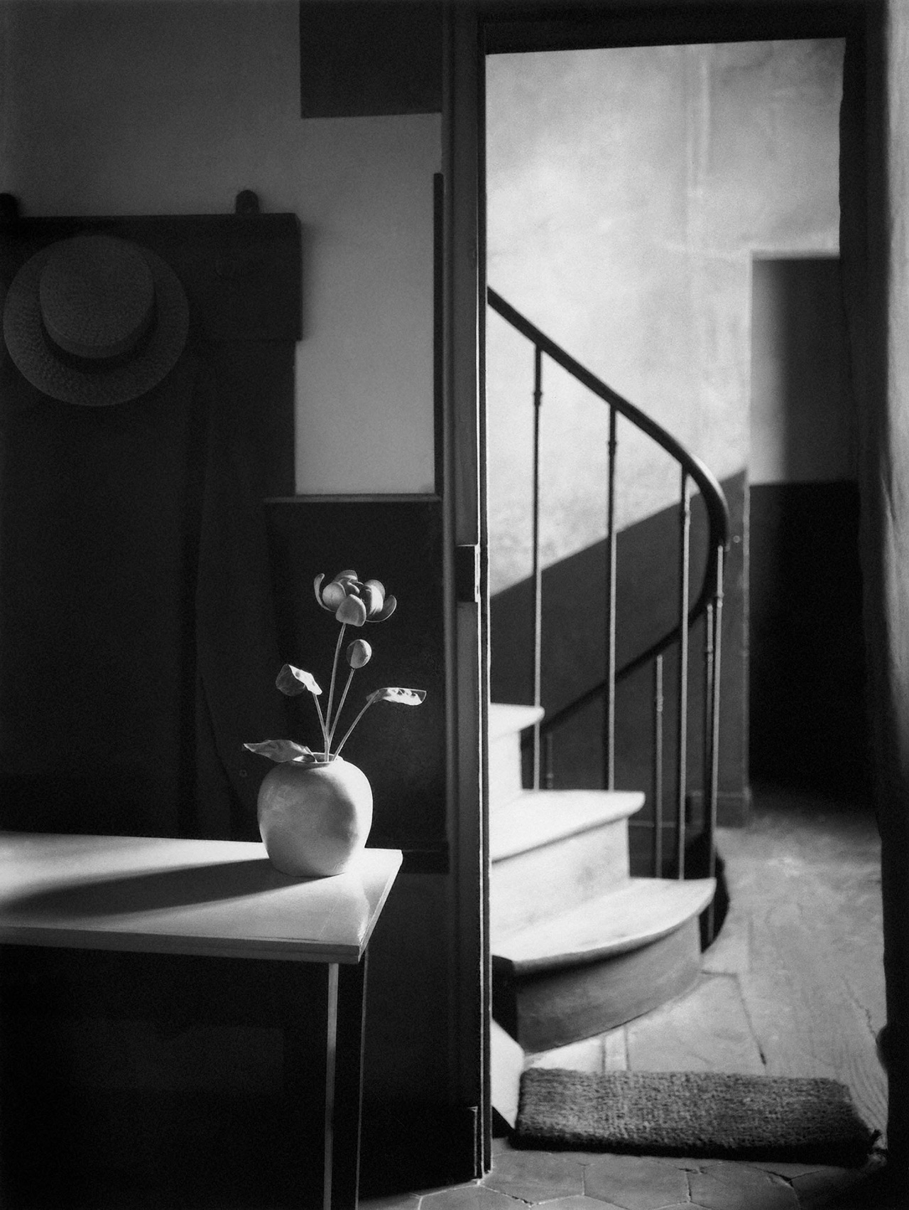 André Kertész - Mondrian’s studio, Paris, 1926 LANDING