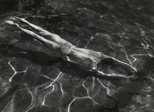 André Kertész - Nageur sous l’eau, Esztergom, Hongrie, 1917