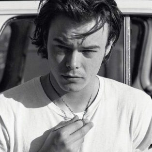 charlie heaton