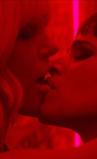 charlize-atomic-blonde-sexy