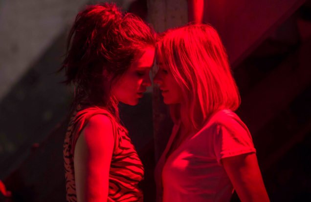 Naomi Watts in a TV Kiss with one of her female patients in tv show Gypsy