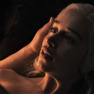 PHOTOGRAPH OF JOHN SNOW & DANENERYS OF GAME OF THRONES HAVING SEX