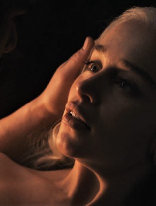 PHOTOGRAPH OF JOHN SNOW & DANENERYS OF GAME OF THRONES HAVING SEX
