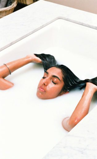 white tub woman