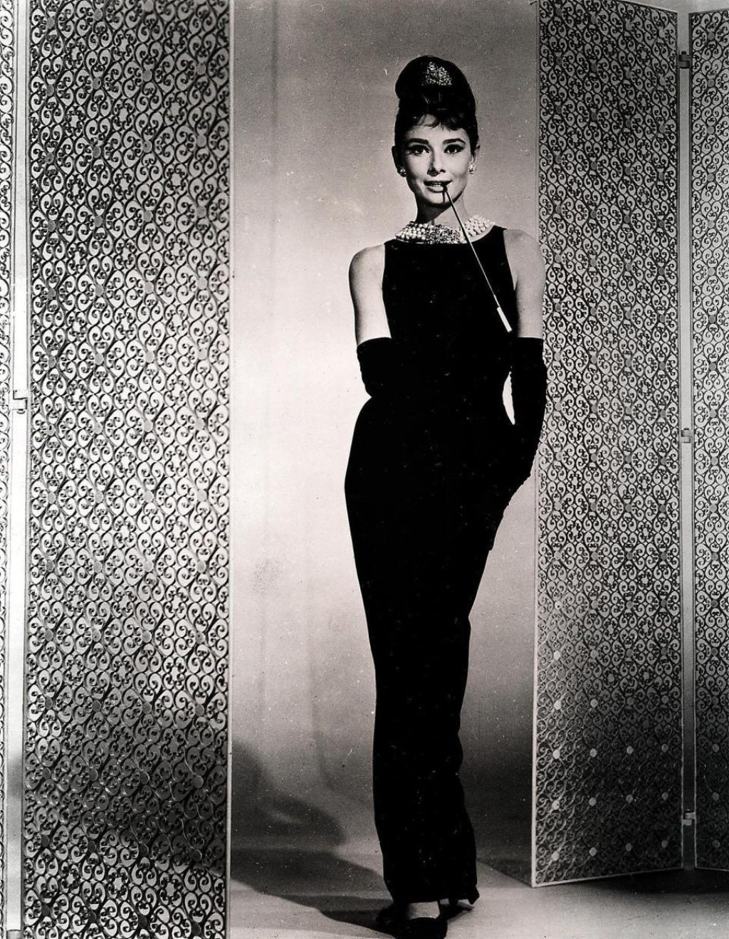 audrey-hepburn-breakfast-tiffanys-givenchy-dress