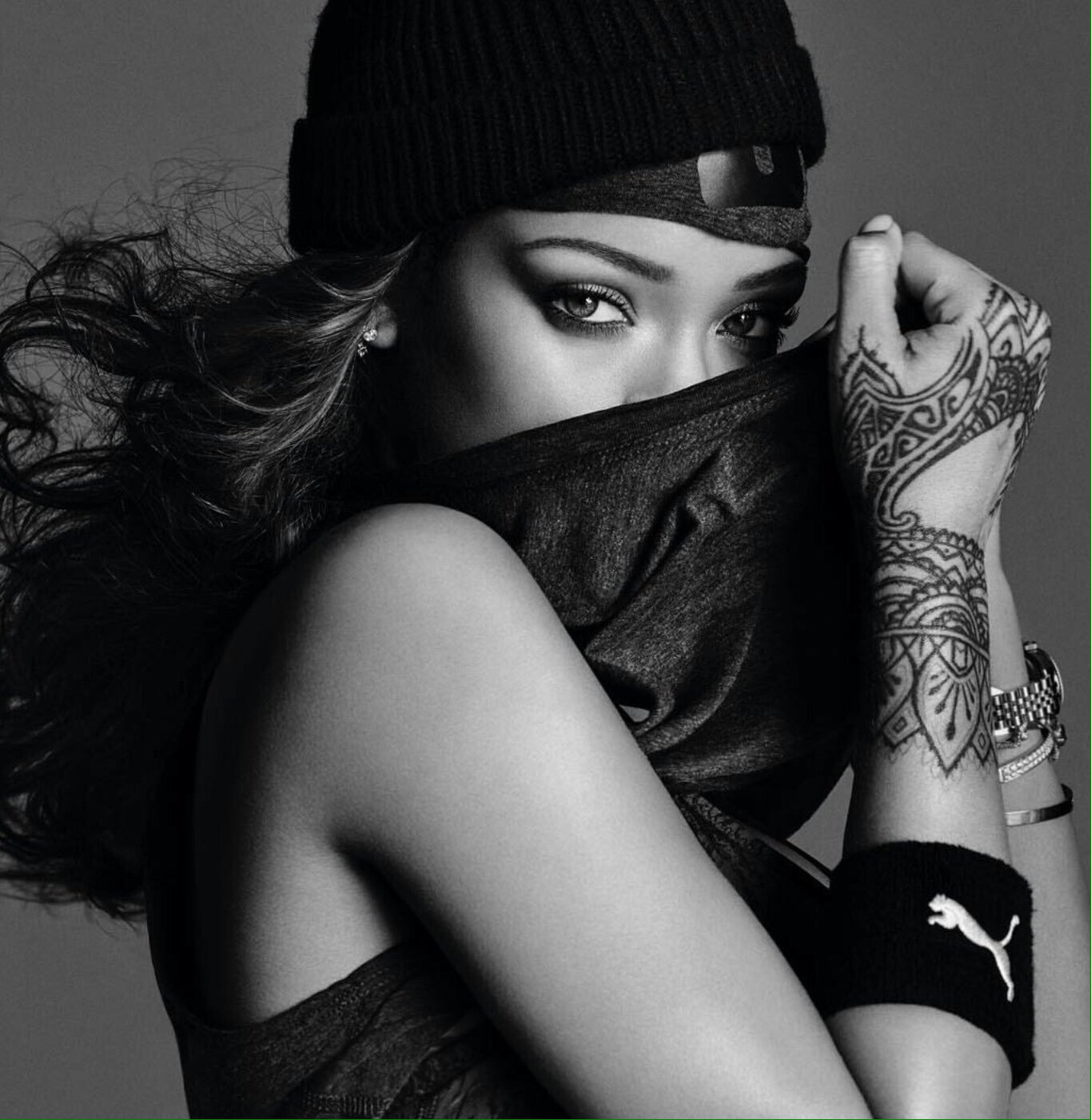 Rhianna looking fly in fenty puma