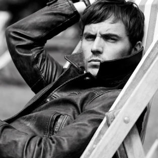 sam-claflin-5