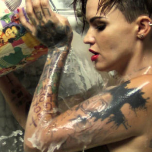 fashion-crush-ruby-rose-color