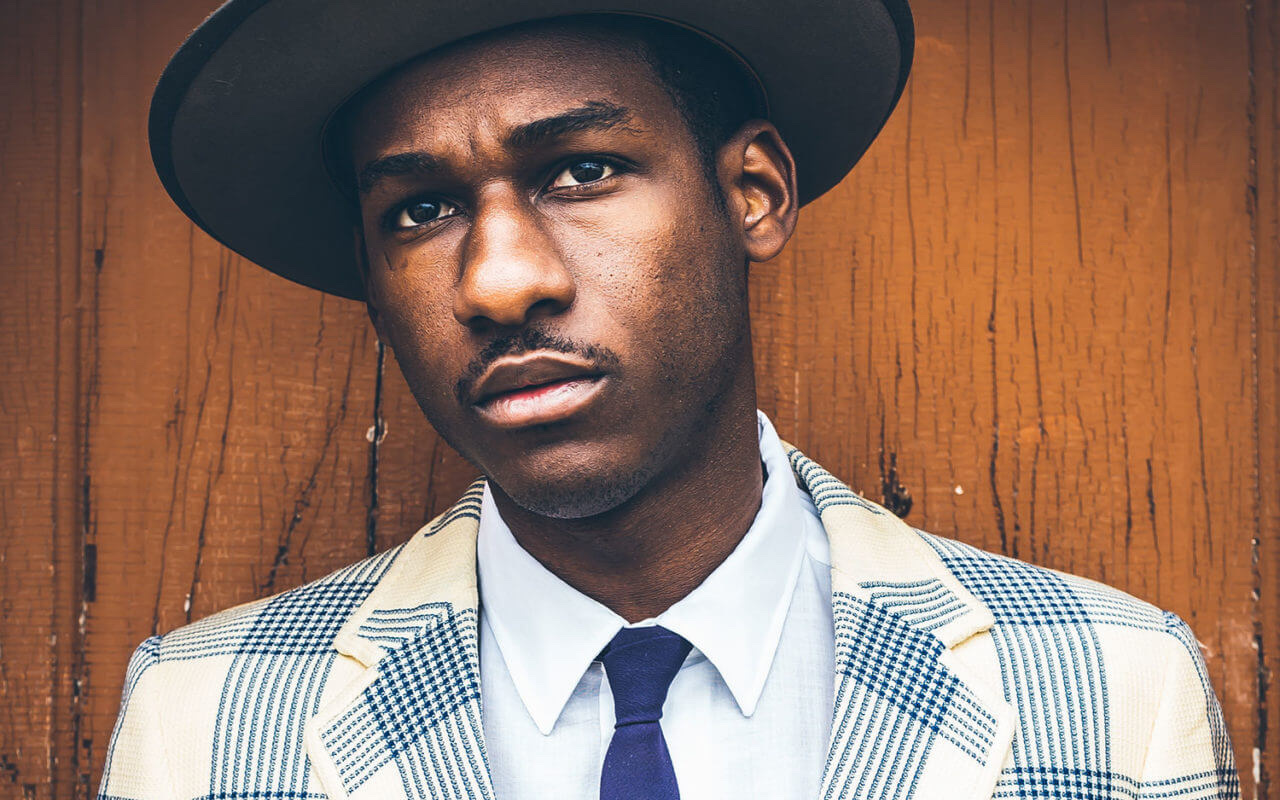 Leon-Bridges in hat