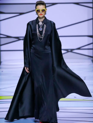 runway model in large sunglasses and black garb-contemporary-muslim-fashions-de-young-museum