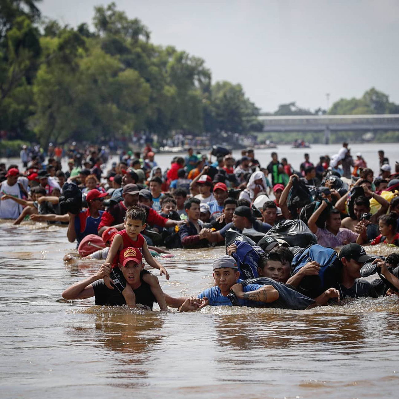 Image of the immigrant caravan from Mexico and Honduras