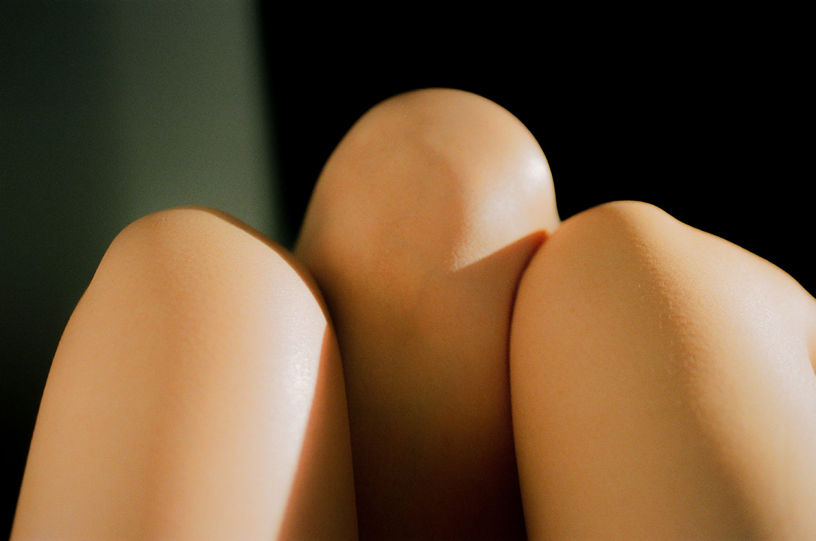 lovers knees by Li Hui