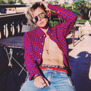 Nats-Getty-Wearing Open Blue & Red Check Shirt Revealing Her Stomach and Strike Oil Boxer Shorts