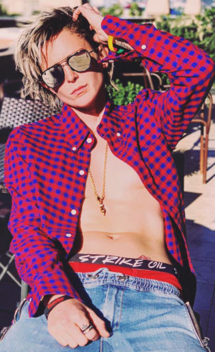 Nats-Getty-Wearing Open Blue & Red Check Shirt Revealing Her Stomach and Strike Oil Boxer Shorts