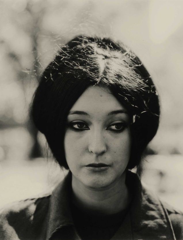 Diane Arbus photo of a woman in NYC wearing eyeliner