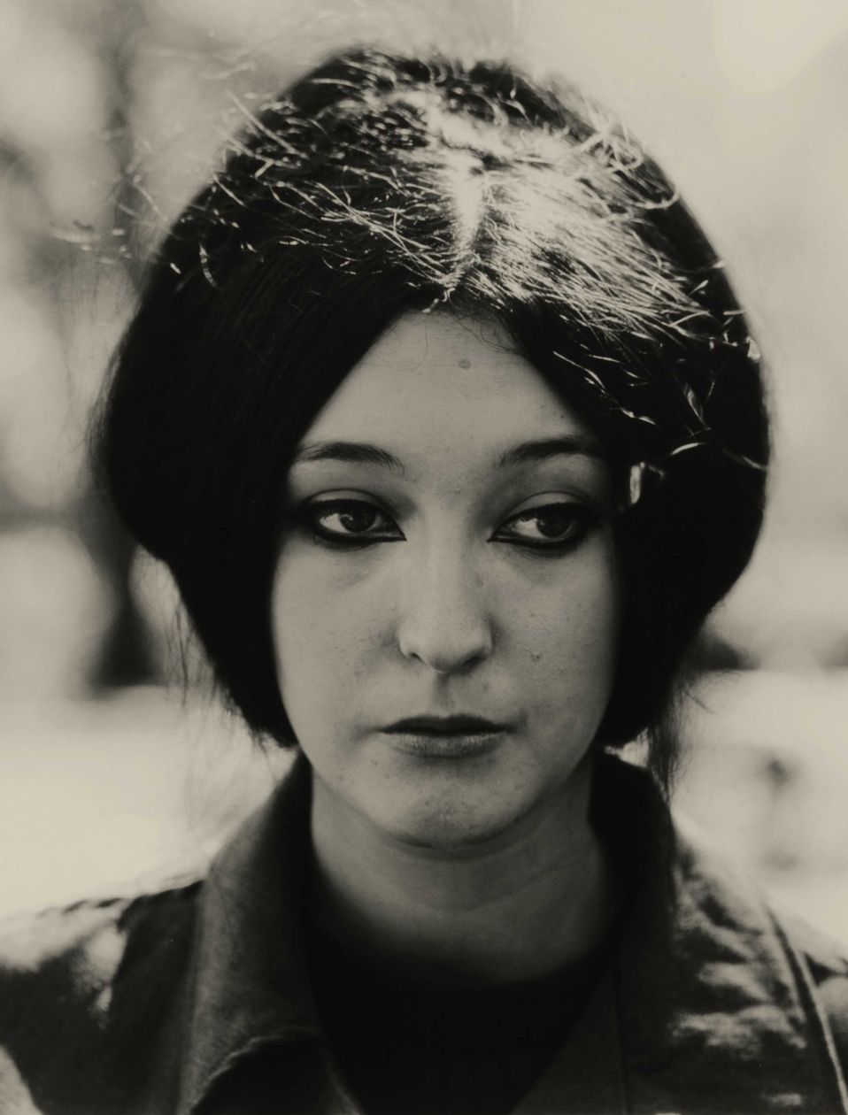 Diane Arbus photo of a woman in NYC wearing eyeliner