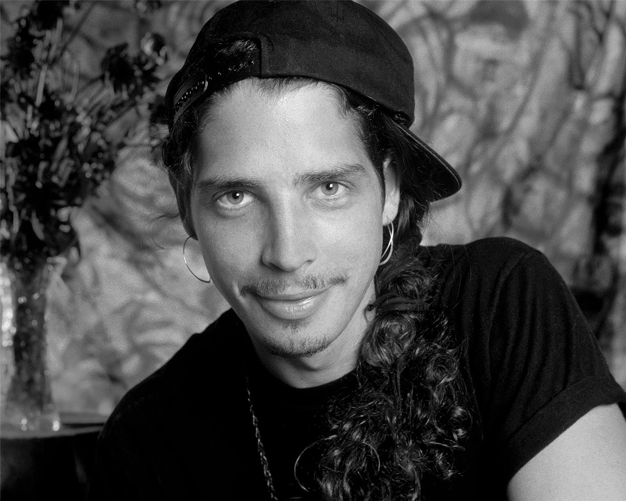 Late singer of Soundgarden, Chris Cornell, wearing a hat