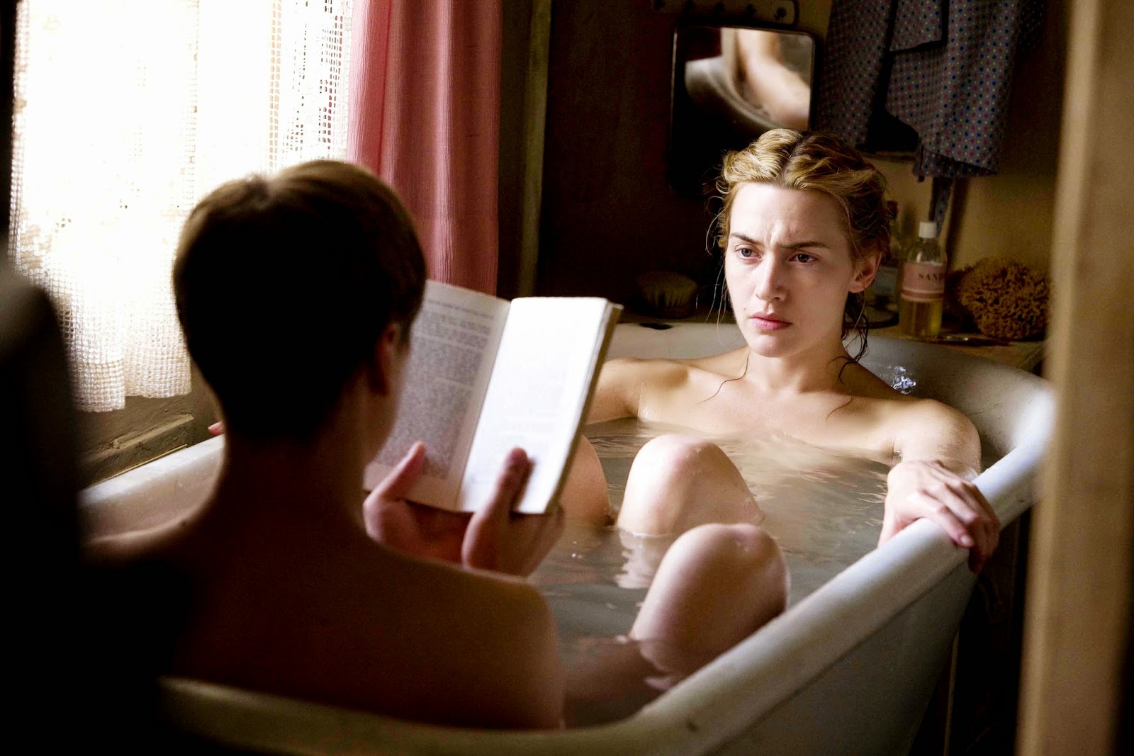 the reader kate winslet bathtub