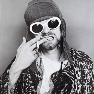 kurt cobain brushes his teeth