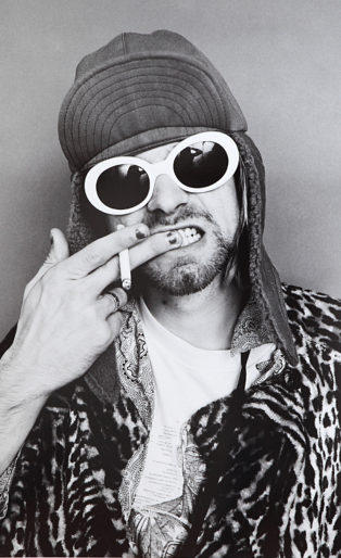 kurt cobain brushes his teeth