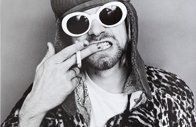 kurt cobain brushes his teeth