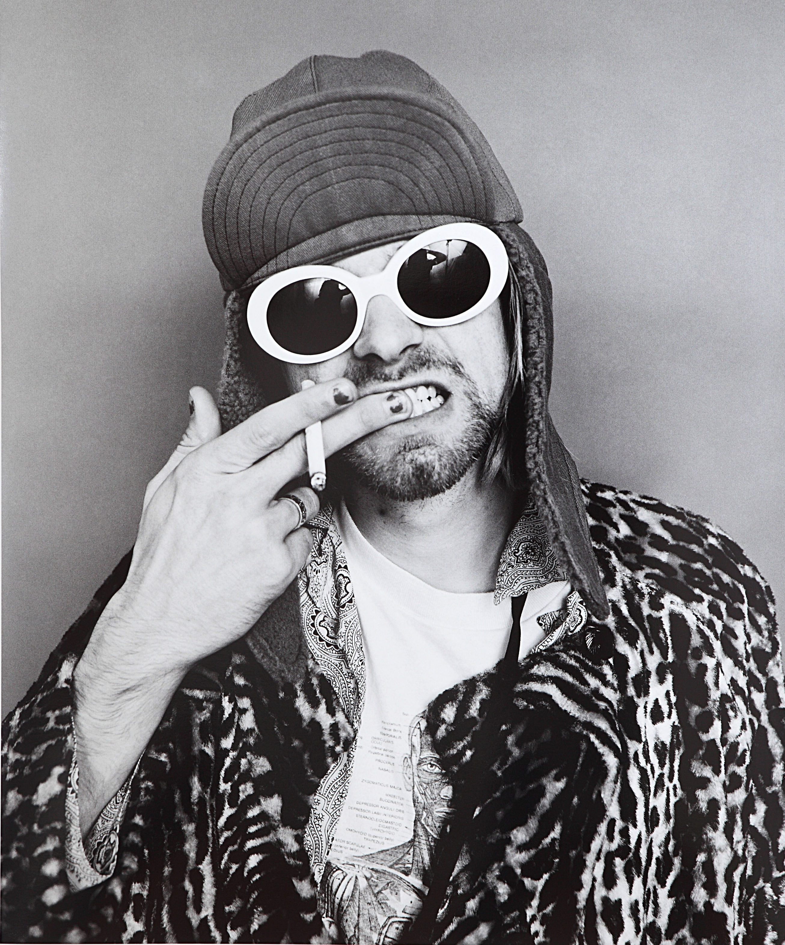 kurt cobain brushes his teeth