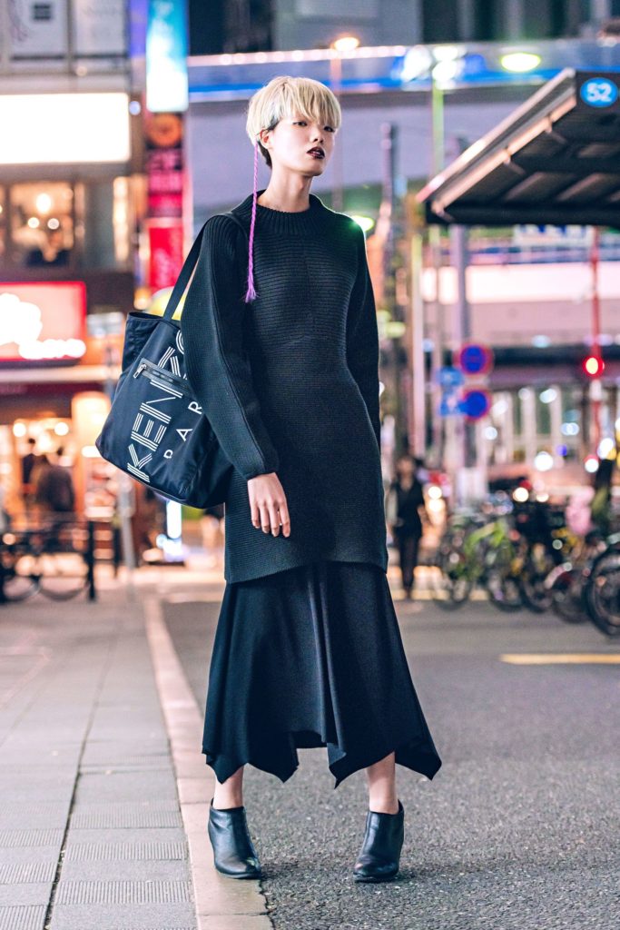 Tokyo Fashion Streetwear-Young Woman with a Platinum Blonde Bob and wearing Kenzo bag-black long tunic and skirt 